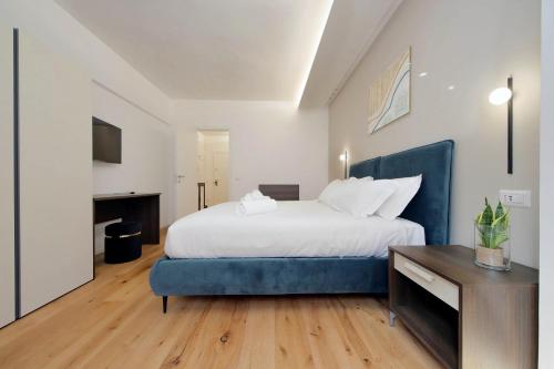 Clarino Home - Modern & Bright with Balcony by Hostand