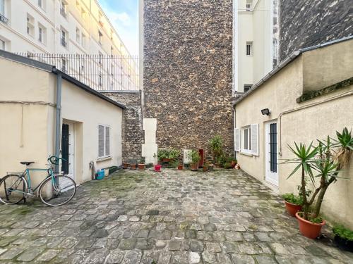 Paris Studio in Montmartre Area near Metro & Shops