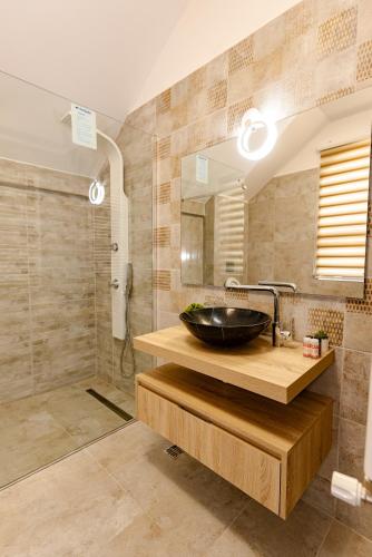 a bathroom with a sink and a mirror at Pensiunea Axa Alex in Stăneşti