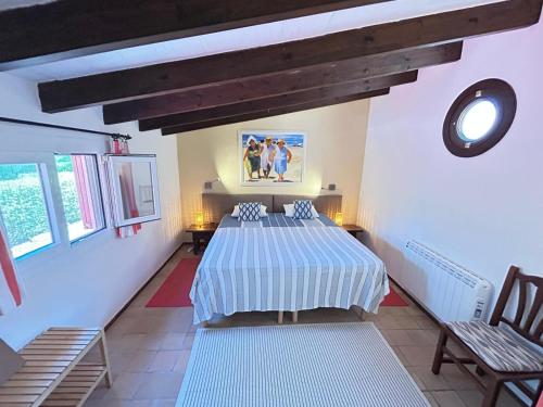 a bedroom with a bed in a room with a window at Cas Quinto in Cala Ratjada