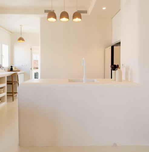 a kitchen with white walls and a white counter top at Ático 360º con Piscina in Málaga