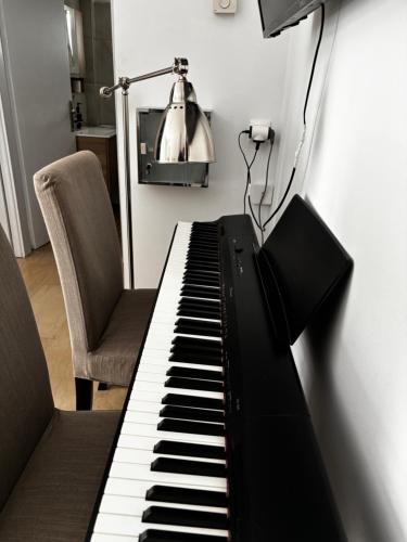 Soboro Piano Studio Kalamaria near airport & metro station