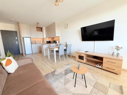 SkyPort Gdańsk Apartment II by JumpInHere