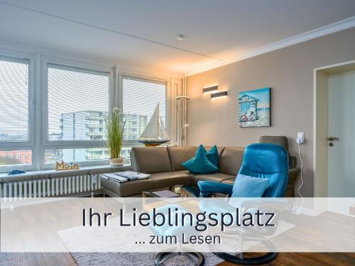 a living room with a couch and a blue chair at Skriien Mö TOP-Fewo 4 Sterne 5 Min zum Strand Balkon 2 SZ TG Zentrum in Westerland