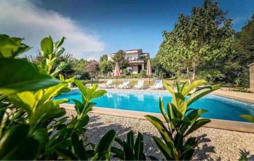Lovely Home In Donji Prolozac