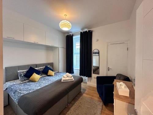 a bedroom with a bed and a living room at Luxury 1-Bedroom Apartment - Central Dundee in Dundee