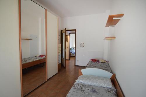 a room with two beds and a mirror at Gemelli al Lago in Arona