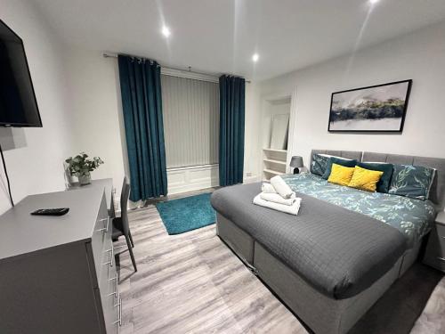 a bedroom with a bed and a desk in it at Bright City Apt - King Bed - Parking & Wi-Fi in Dundee
