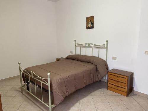 a bedroom with a bed and a dresser and a clock at Casa Erica Todi in Todi
