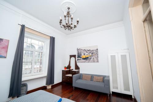 3 Bedroom 2 Bathroom 1 Living Room 2 Double bed 2-Twin Bed 1 Sofabed Apartment with High Ceilings