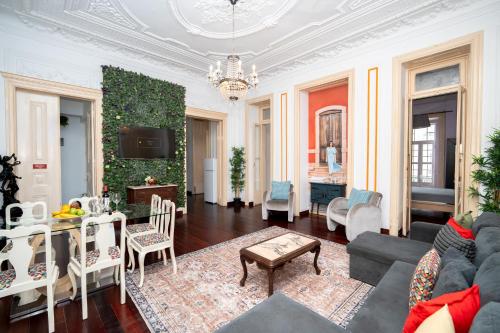 3 Bedroom 2 Bathroom 1 Living Room 2 Double bed 2-Twin Bed 1 Sofabed Apartment with High Ceilings
