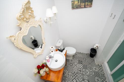 3 Bedroom 2 Bathroom 1 Living Room 2 Double bed 2-Twin Bed 1 Sofabed Apartment with High Ceilings