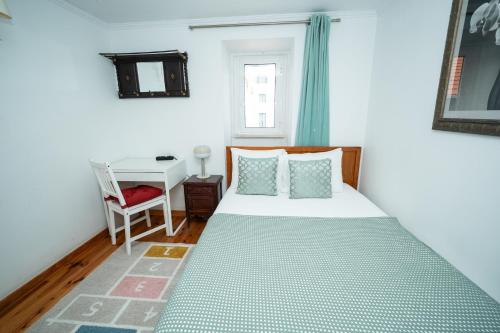2-Bedroom 2 double bed 1 sofa bed Apartment with Open Terrace in Central Lisbon