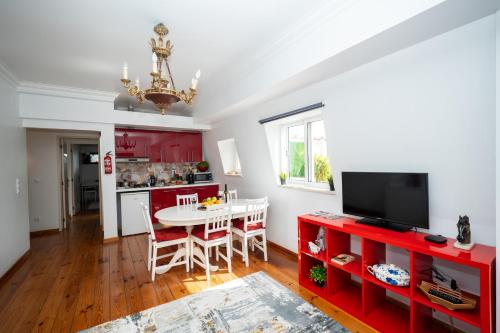 2-Bedroom 2 double bed 1 sofa bed Apartment with Open Terrace in Central Lisbon