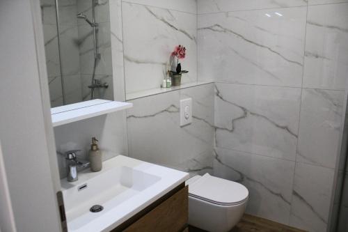 Apartments with parking space Makarska - 25390