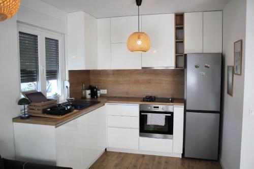 Apartments with parking space Makarska - 25390