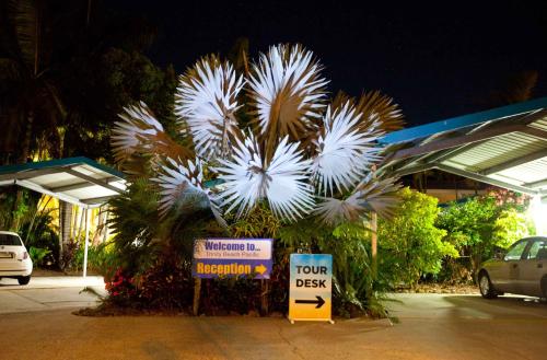 a palm tree in front of a gas station at Trinity Beach Pacific in Trinity Beach