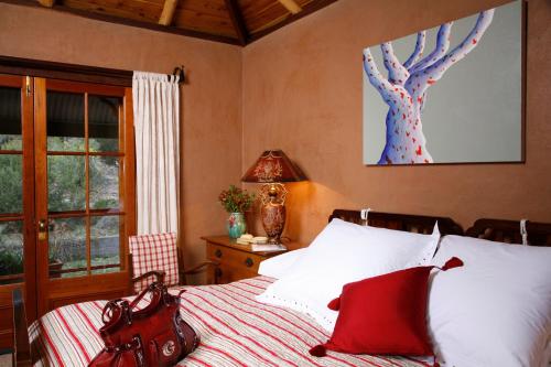 Tempat tidur dalam kamar di Wildwood Guesthouse