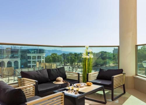 Mamad Bright Eilat escape with balcony and pool