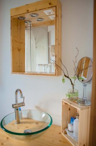 a bathroom with a sink and a mirror at Die Naradhube Ferienwohnungen Wolte in Abriach