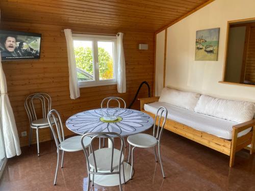 a room with a bed and a table and chairs at Les Refuges des Catieres in Amance