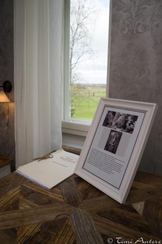 a picture frame sitting on a table next to a window at Vaihmalan Hovi in Lempäälä