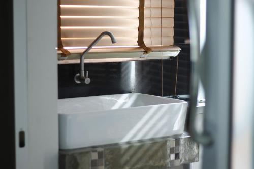 Bilik mandi di Nordwind Hotel