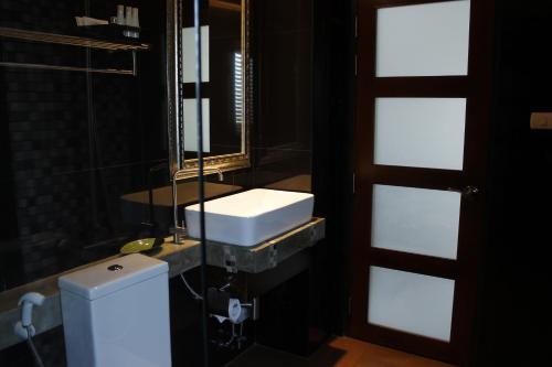 Bilik mandi di Nordwind Hotel