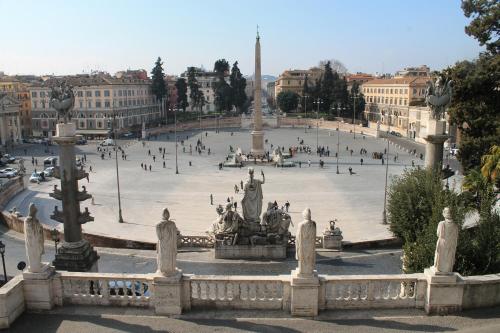a large plaza with a fountain in a city at Flaminio Holidays in Rome
