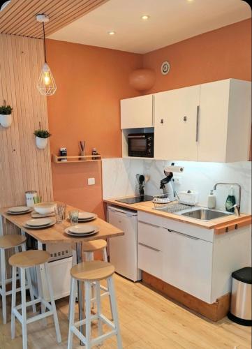 Hyper centre Chambéry moderne et cosy avec garage privé