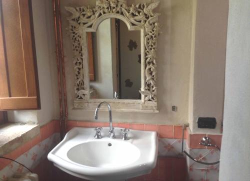 A bathroom at Monastery Birbino