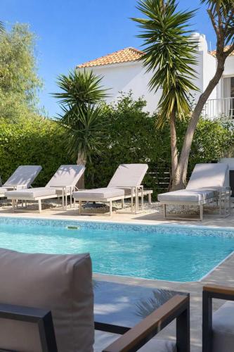 Private Pool Villa Coral Bay - Walk to Beach