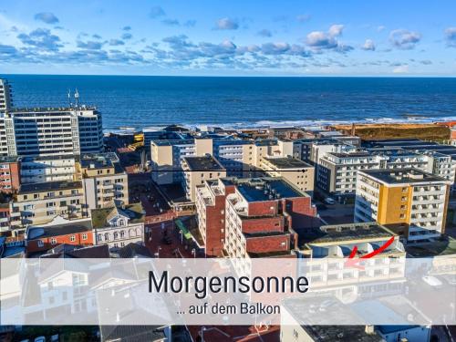 an aerial view of a city with the ocean at Techt bi Strön 4 Sterne TOP-Fewo 2 WC Sauna Balkon Strand 5 Min Zentrum in Westerland