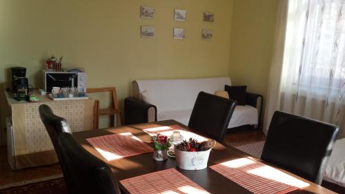 a dining room with a table and chairs and a kitchen at Casa Marius in Braşov