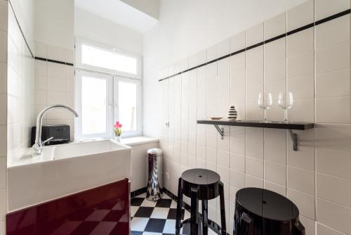 Urban 1BR Near Metro