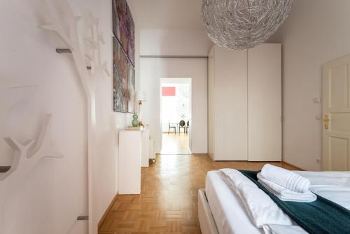 Urban 1BR Near Metro
