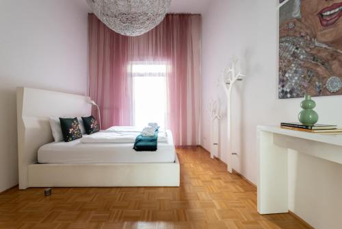 Urban 1BR Near Metro