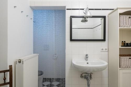 Urban 1BR Near Metro