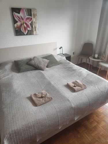 a bedroom with a bed with two towels on it at Apartma za 2 Marko Rogaška Slatina in Rogaška Slatina