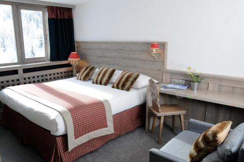 Voodi või voodid majutusasutuse Hôtel Arcadien toas