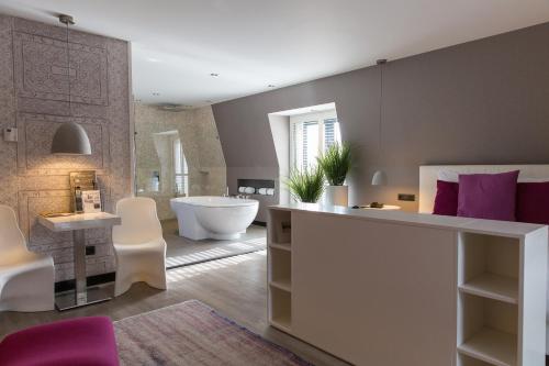 A bathroom at Van der Valk Hotel de Bilt-Utrecht