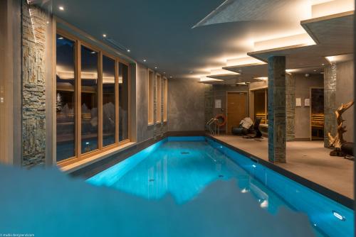a large swimming pool in a house at Le Taos in Tignes