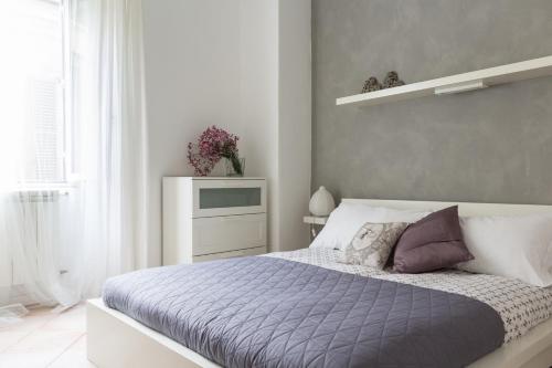 Santonofrio Apartments Silver e White