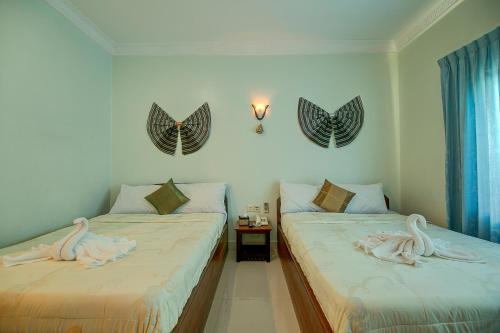 Postel nebo postele na pokoji v ubytování DV Angkor Villa