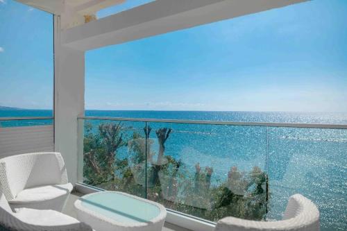 Luxury Beach Front Flat Kyma 3