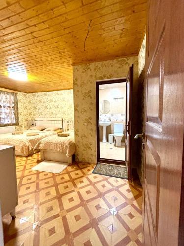 a bedroom with a door open to a room with two beds at Guesthouse IMEDI in Velistsʼikhe