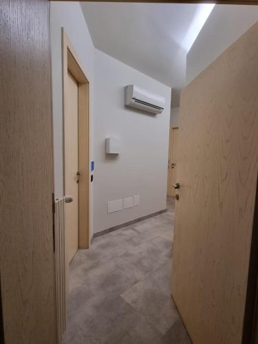 an empty hallway with a door and a room at Hotel HDomus in Nogarole Rocca