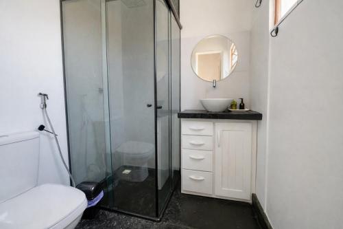 a bathroom with a shower and a toilet and a sink at Casa levante in Paracuru