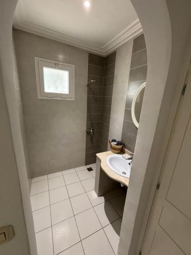 a bathroom with a sink and a mirror at Villa lina in Midoun