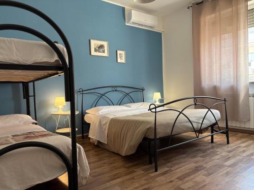two bunk beds in a room with blue walls at B&B D'Amare in San Salvo